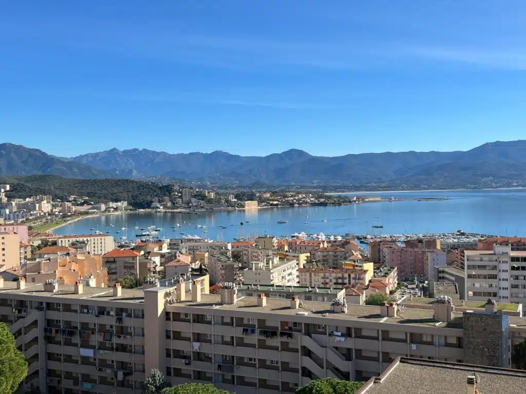 appartement avec vue sur la baie d'ajaccio