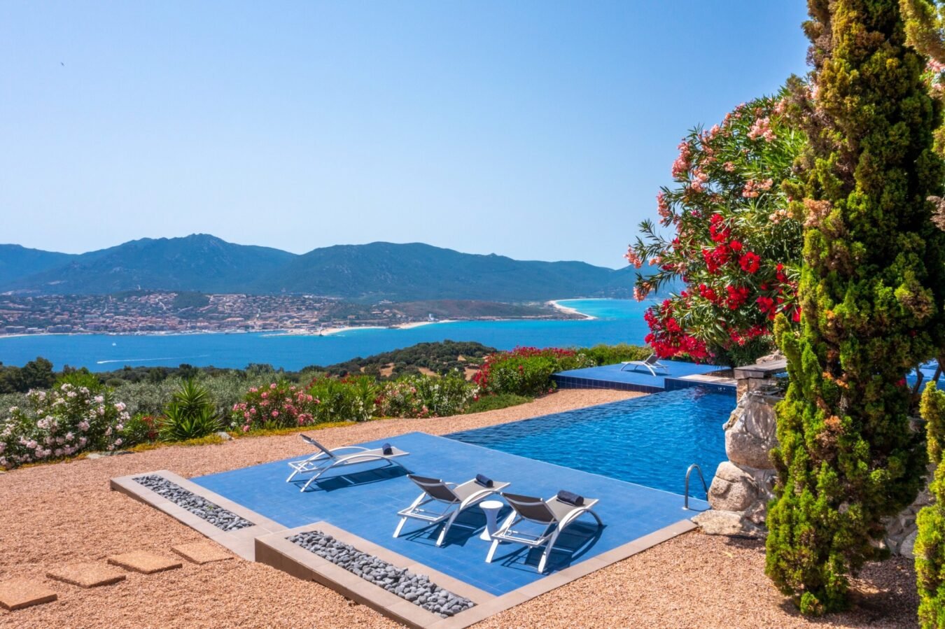 Villa de luxe avec piscine et vue mer à Propriano – Corse diapo 2