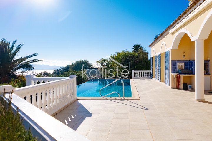 Maison avec piscine et vue mer sur les hauteurs d’Ajaccio photo 3