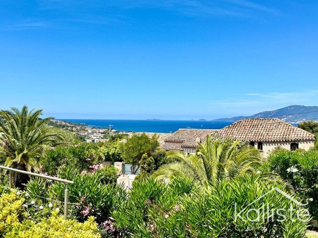 Élégante Villa à Porticcio avec vue mer et piscine