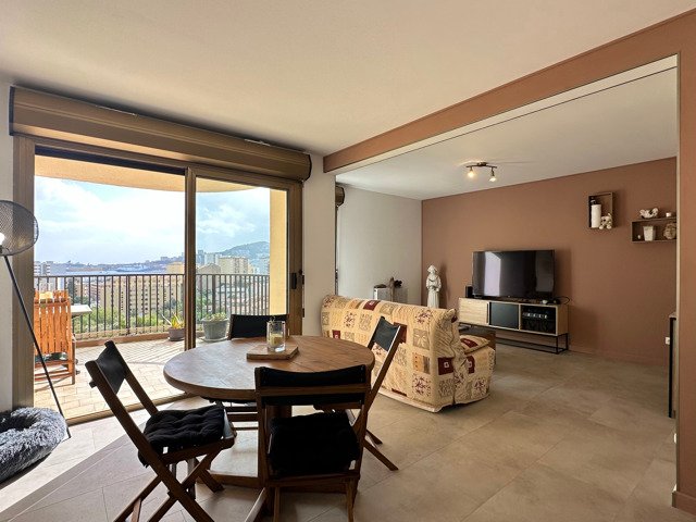 Appartement T3 rénové avec vue dégagée à AJACCIO photo 3