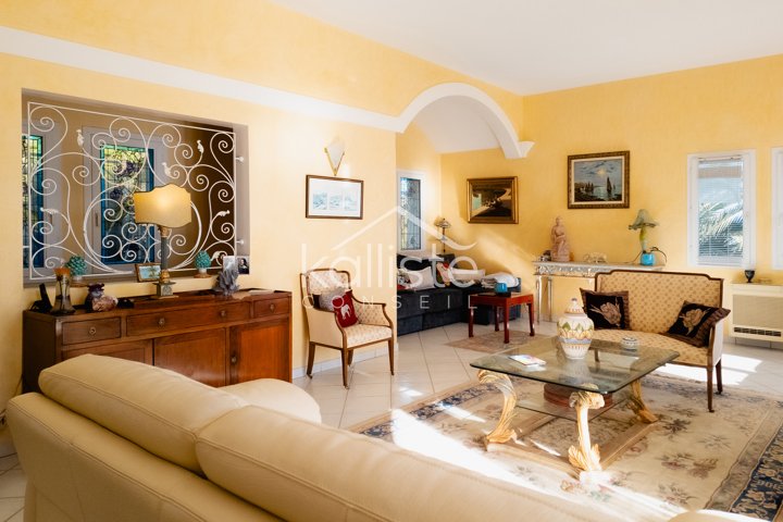 Maison avec piscine et vue mer sur les hauteurs d’Ajaccio diapo 4