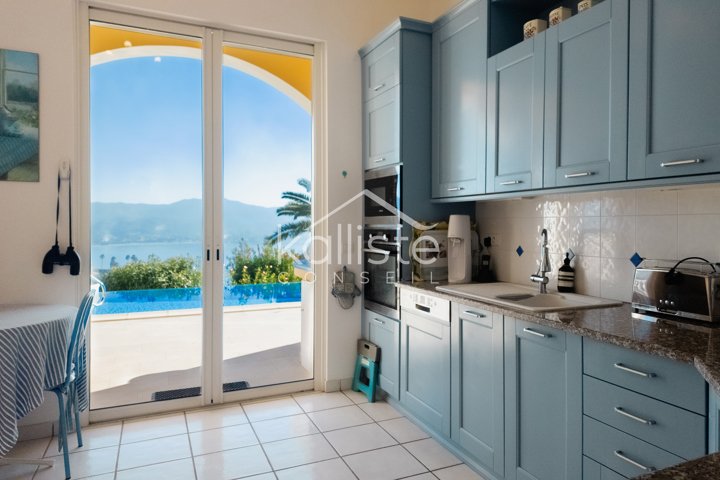 Maison avec piscine et vue mer sur les hauteurs d’Ajaccio diapo 5