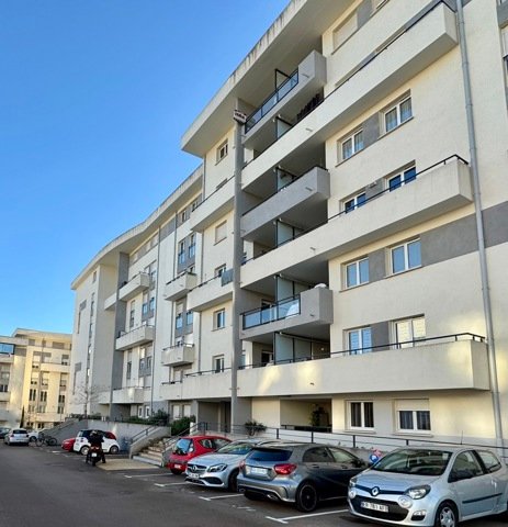 Appartement F2 et sa spacieuse terrasse – Ajaccio Rocade diapo 11