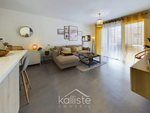 Appartement F2 et sa spacieuse terrasse – Ajaccio Rocade diapo 3