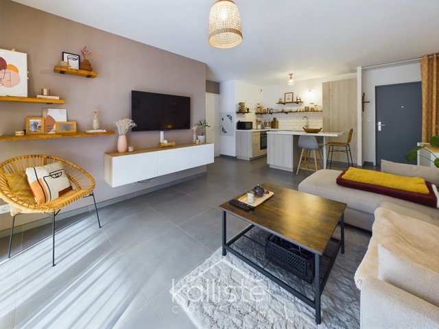 Appartement F2 et sa spacieuse terrasse – Ajaccio Rocade diapo 6