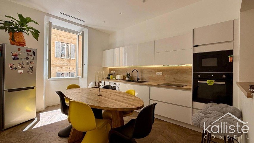 Appartement T3 rénové, quartier Tribunal à Ajaccio diapo 3