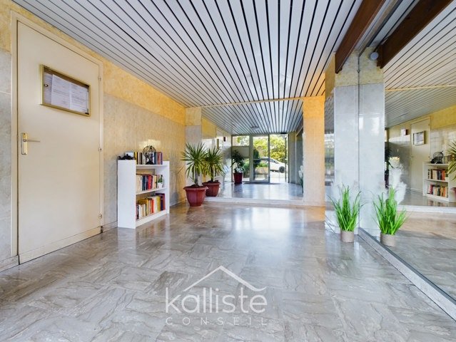 Appartement T3 rénové avec vue dégagée sur mer et ville à AJACCIO diapo 13