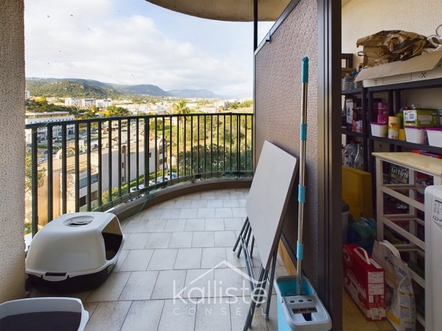 Appartement T3 rénové avec vue dégagée sur mer et ville à AJACCIO diapo 5