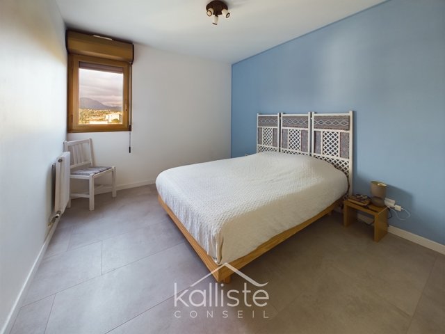 Appartement T3 rénové avec vue dégagée sur mer et ville à AJACCIO diapo 6