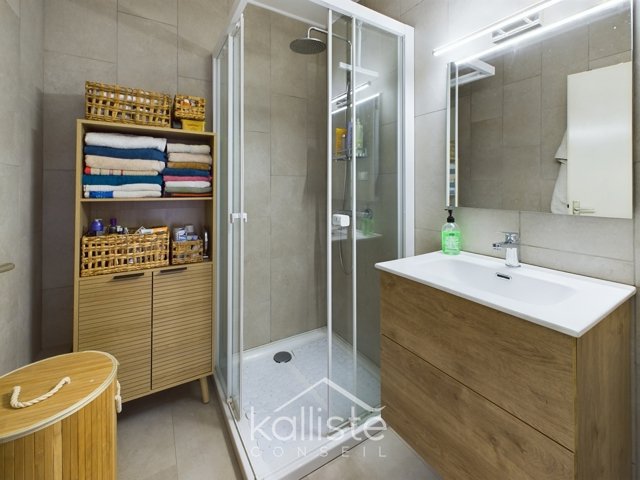 Appartement T3 rénové avec vue dégagée sur mer et ville à AJACCIO diapo 8