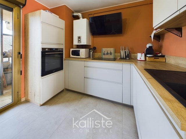 Appartement T3 rénové avec vue dégagée sur mer et ville à AJACCIO diapo 4