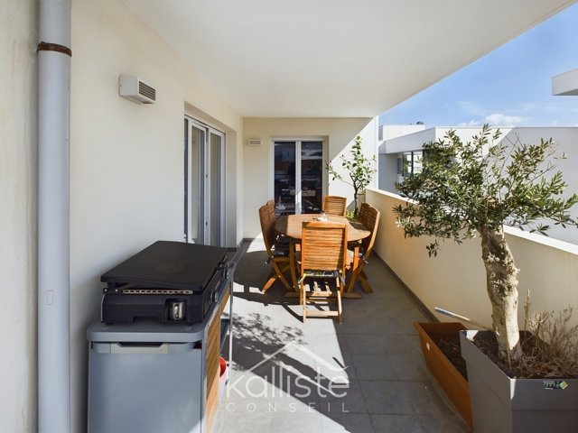 Ajaccio – Bodiccione : Superbe F3 avec Terrasse | Immeuble Récent, Parfait État photo 3