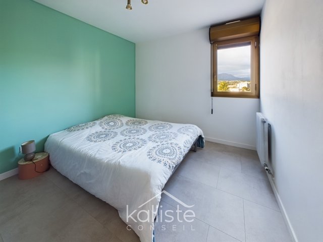 Appartement T3 rénové avec vue dégagée sur mer et ville à AJACCIO diapo 7