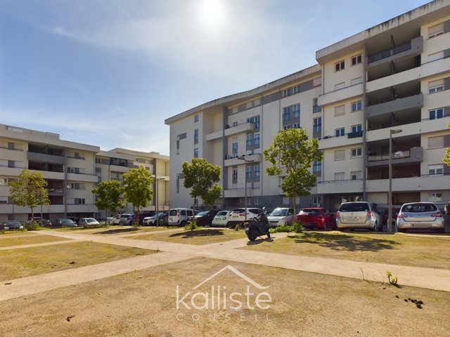 Ajaccio – Bodiccione : Superbe F3 avec Terrasse | Immeuble Récent, Parfait État diapo 11