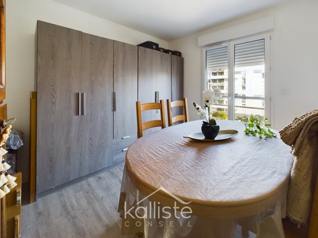Ajaccio – Bodiccione : Superbe F3 avec Terrasse | Immeuble Récent, Parfait État diapo 9