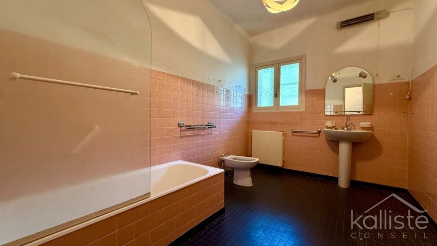 Appartement T3 de 105 m² à rénover avec vue mer panoramique – Résidence des Îles, Ajaccio diapo 8