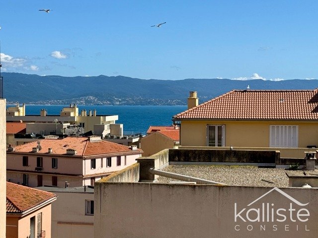 Appartement T3 avec balcon et aperçu mer – Quartier des Étrangers, Ajaccio