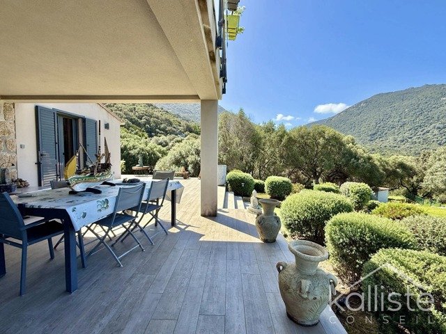 Deux maisons en parfait état au cœur du maquis avec piscine et vue mer – Propriano diapo 9