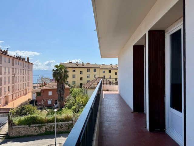 Appartement 4 pièces lumineux avec balcon et vue dégagée – Ajaccio diapo 6