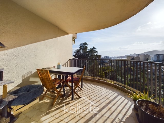 Appartement T3 rénové avec vue dégagée sur mer et ville à AJACCIO diapo 3