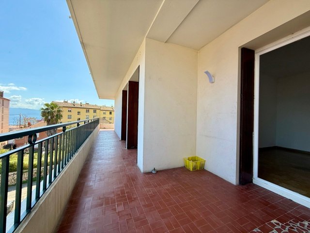 Appartement 4 pièces lumineux avec balcon et vue dégagée – Ajaccio diapo 9