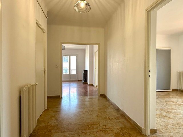 Appartement 4 pièces lumineux avec balcon et vue dégagée – Ajaccio photo 3