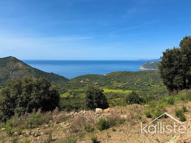 VILLANOVA – Terrain avec permis surplombant le Golfe de Lava