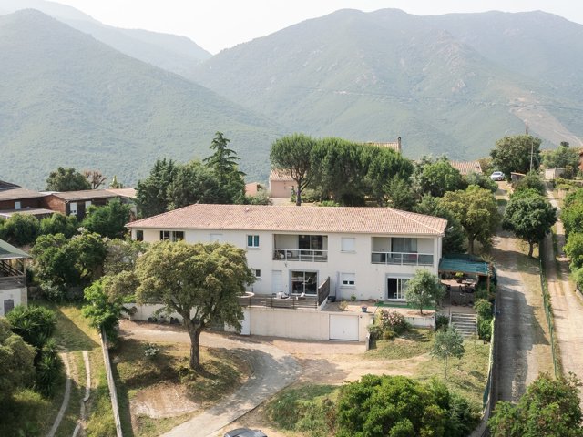 Rare à la vente – Maison contemporaine avec 3 duplex indépendants à PERI diapo 11
