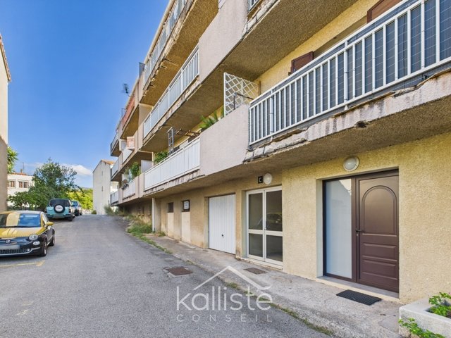 Grand F2 avec CAVE dans petit immeuble, secteur Mezzavia.