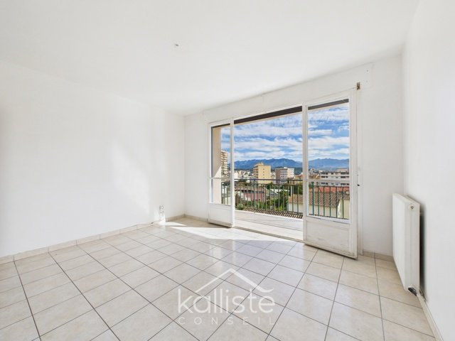 Ajaccio Loretto – Appartement 3 pièces traversant avec balcon et vue dégagée