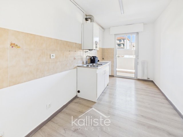 Ajaccio – T3 traversant avec terrasse et parking, résidence Sainte-Cécile diapo 4