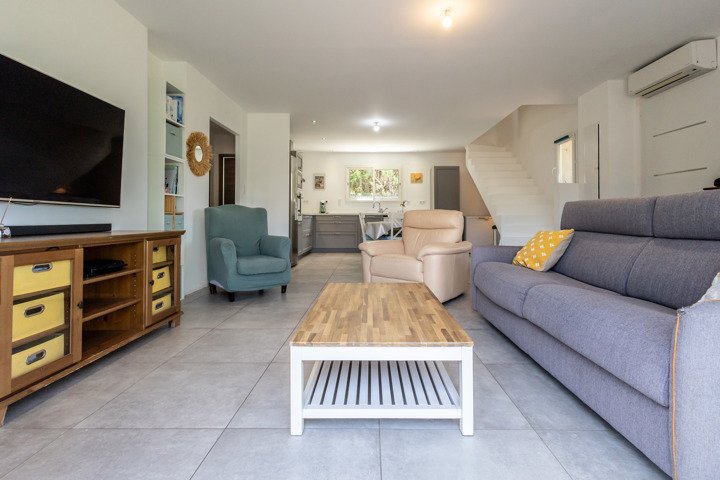 Rare à la vente – Maison contemporaine avec 3 duplex indépendants à PERI diapo 9