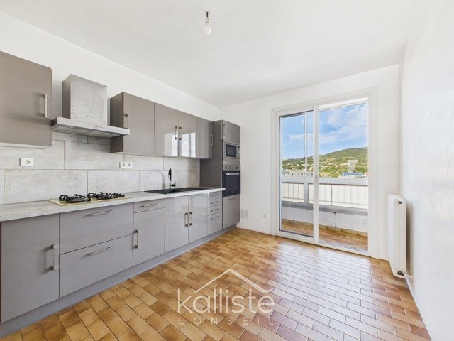 T4 traversant 110 m² avec terrasses et vue dégagée – Ajaccio Lyautey diapo 3