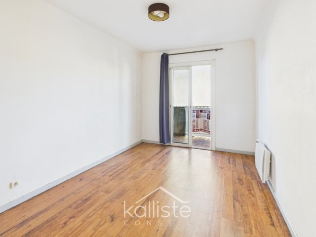 Grand F2 avec CAVE dans petit immeuble, secteur Mezzavia. diapo 7