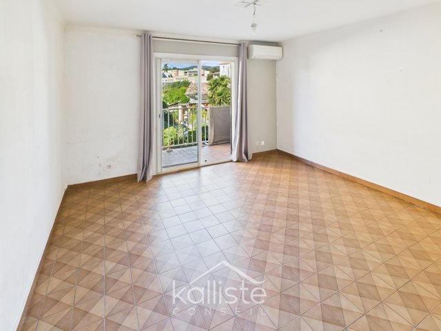 Grand F2 avec CAVE dans petit immeuble, secteur Mezzavia. photo 2