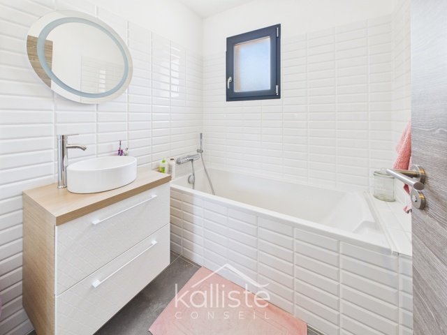 Porticcio – Villa contemporaine avec vue dégagée, piscine et T2 indépendant diapo 9