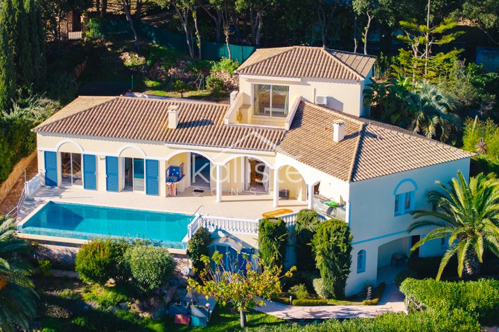 Maison avec piscine et vue mer sur les hauteurs d&rsquo;Ajaccio