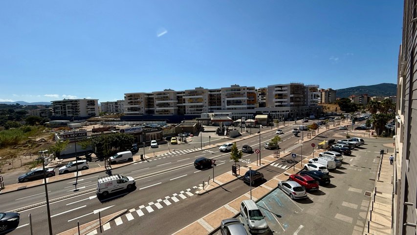 Studio lumineux dans résidence de 2016 avec stationnement – Ajaccio diapo 4