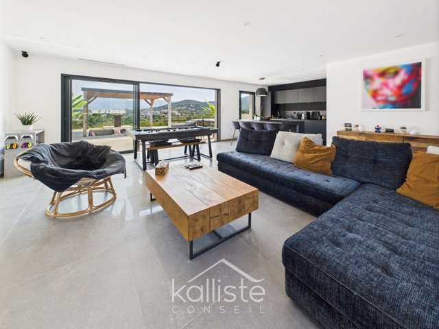 Porticcio – Villa contemporaine avec vue dégagée, piscine et T2 indépendant diapo 4