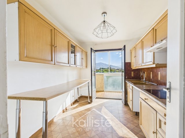 Grand F2 avec CAVE dans petit immeuble, secteur Mezzavia. diapo 3 Grand F2 avec CAVE dans petit immeuble, secteur Mezzavia. diapo 3