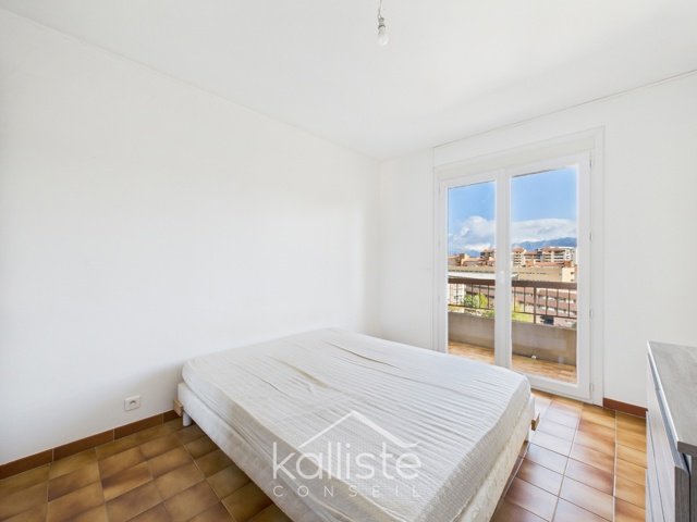 T4 traversant 110 m² avec terrasses et vue dégagée – Ajaccio Lyautey diapo 7