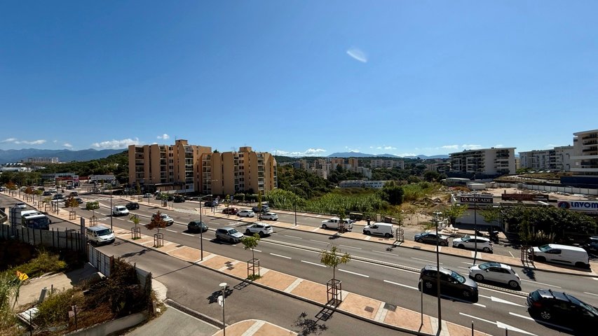 Studio lumineux dans résidence de 2016 avec stationnement – Ajaccio diapo 3