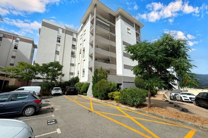 nvestissement clé en main – F2 loué 735 €/mois (dont 43 € de provision charges) – Résidence Les Terrasses du Parc