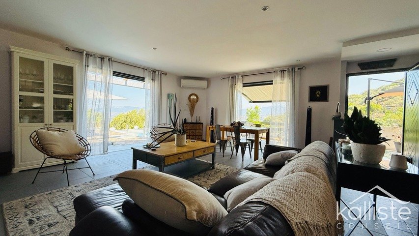 Porticcio – Villa récente avec piscine, deux logements et jardin paysager diapo 4