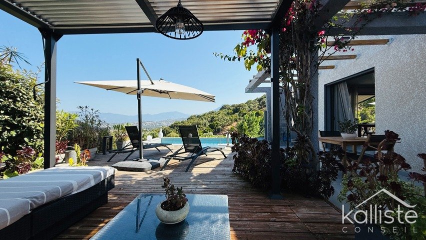 Porticcio – Villa récente avec piscine, deux logements et jardin paysager diapo 3