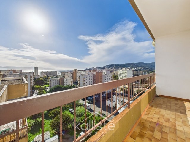 T4 traversant 110 m² avec terrasses et vue dégagée – Ajaccio Lyautey photo 3