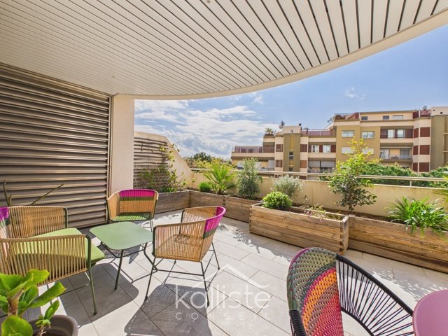 T2 avec grande terrasse et parking – Ajaccio Sanguinaires