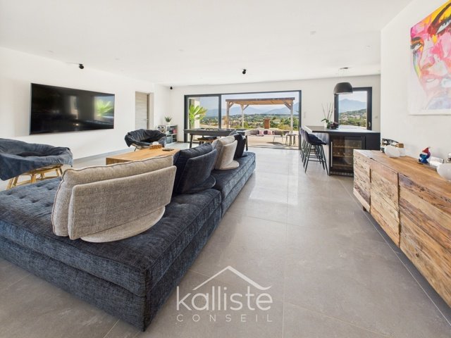 Porticcio – Villa contemporaine avec vue dégagée, piscine et T2 indépendant - photo 6