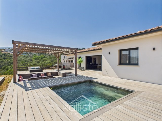 Porticcio – Villa contemporaine avec vue dégagée, piscine et T2 indépendant Porticcio – Villa contemporaine avec vue dégagée, piscine et T2 indépendant